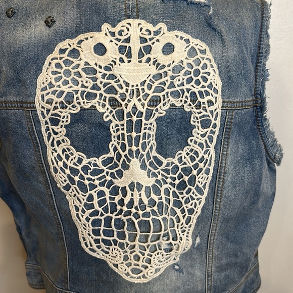 HARLEY DAVIDSON DENIM VEST WITH LACE SKULL AND DETAILS SIZE XL - Picture 7 of 10